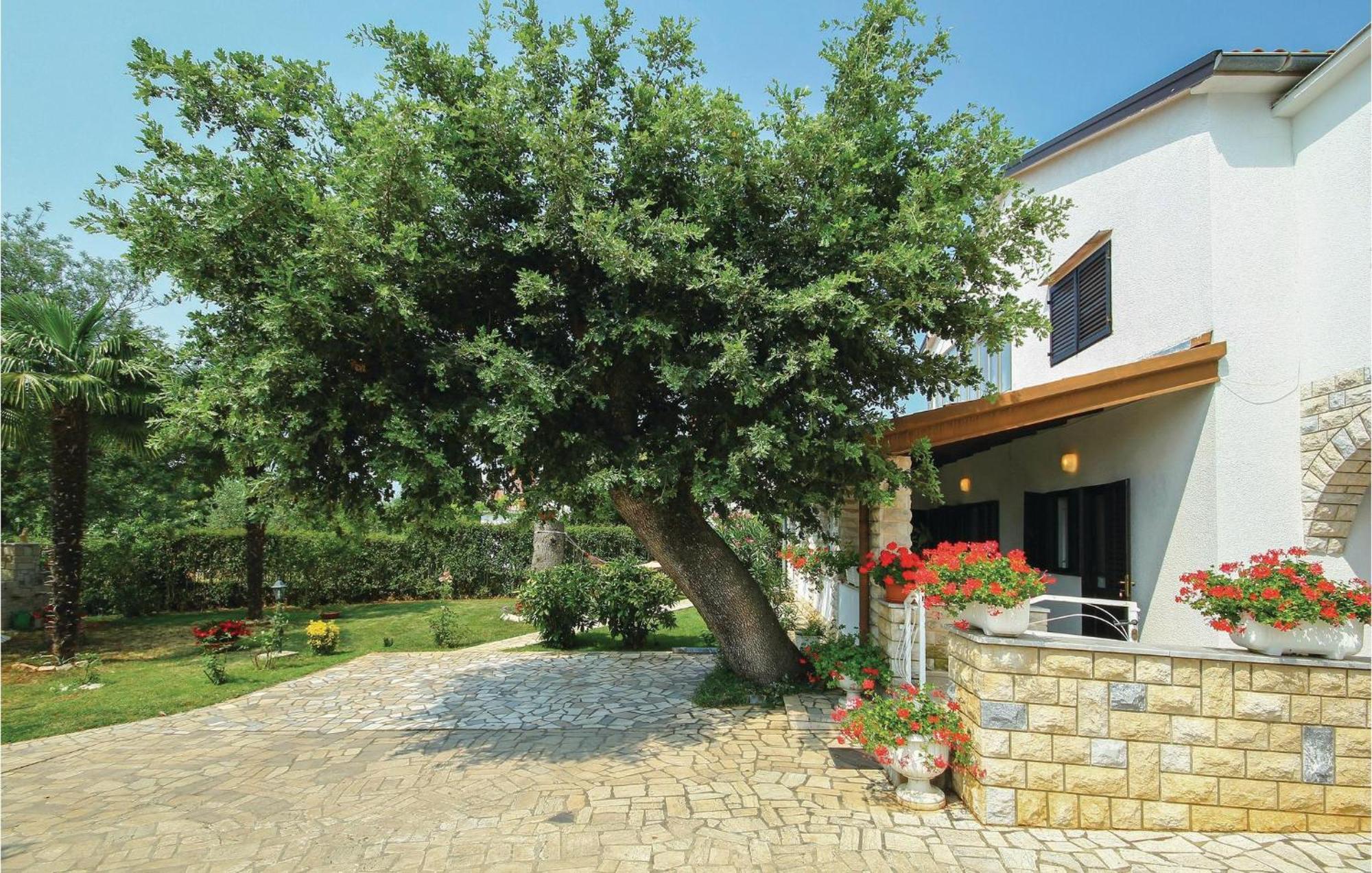 Beautiful Apartment In Porec With Wifi Exteriér fotografie